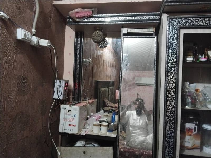 بیڈ بغیر فوم کا ھےسات ڈیوائڈر ساتھ ڈریسنگ ٹیبل 6