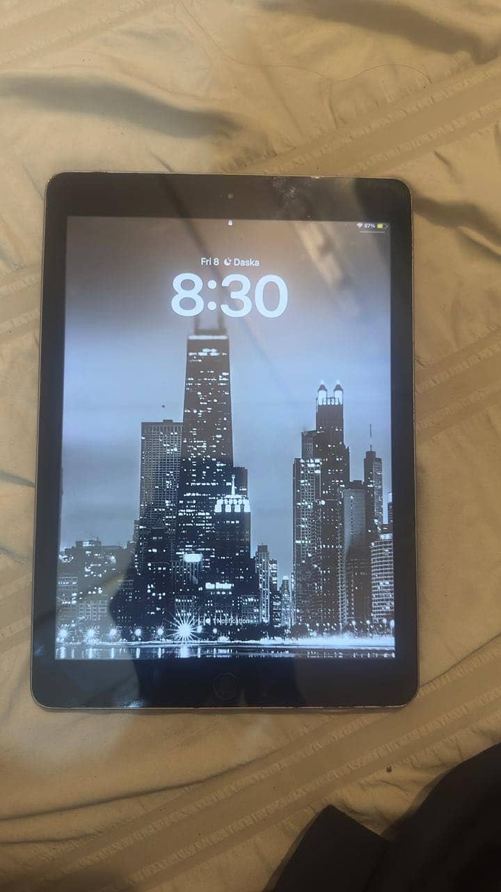 Ipad 6th generation 128gb 1