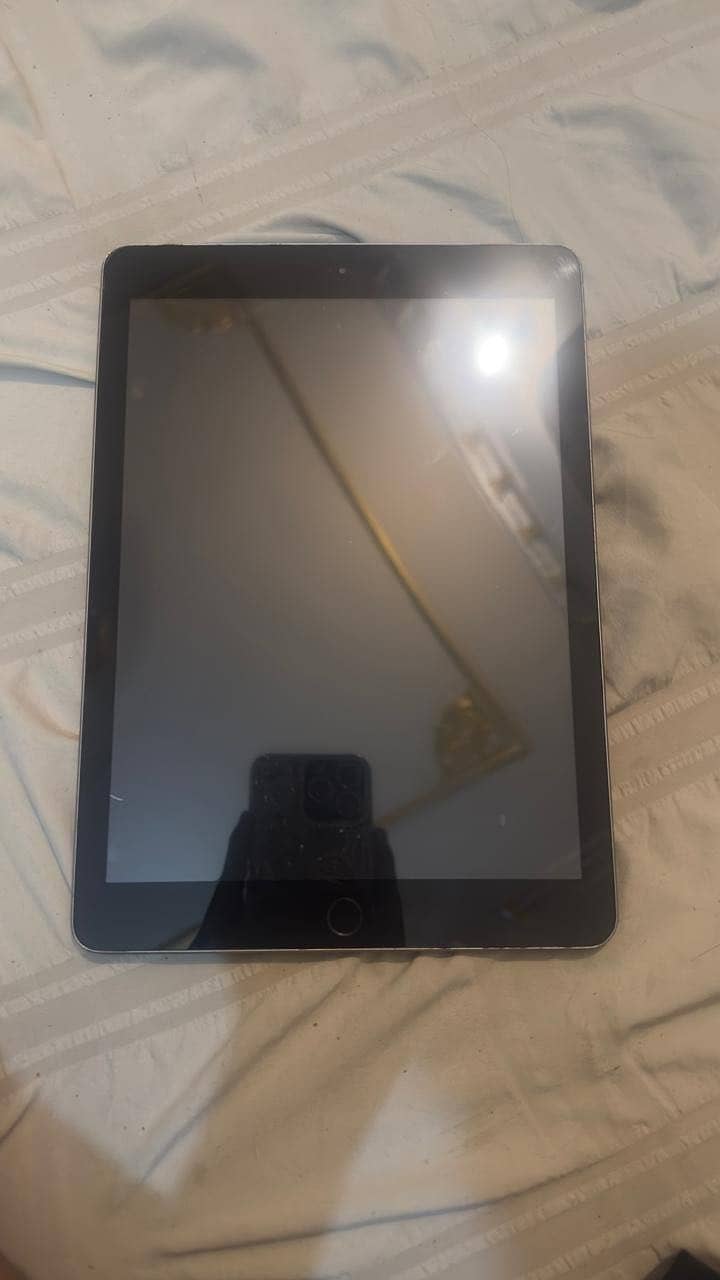 Ipad 6th generation 128gb 2