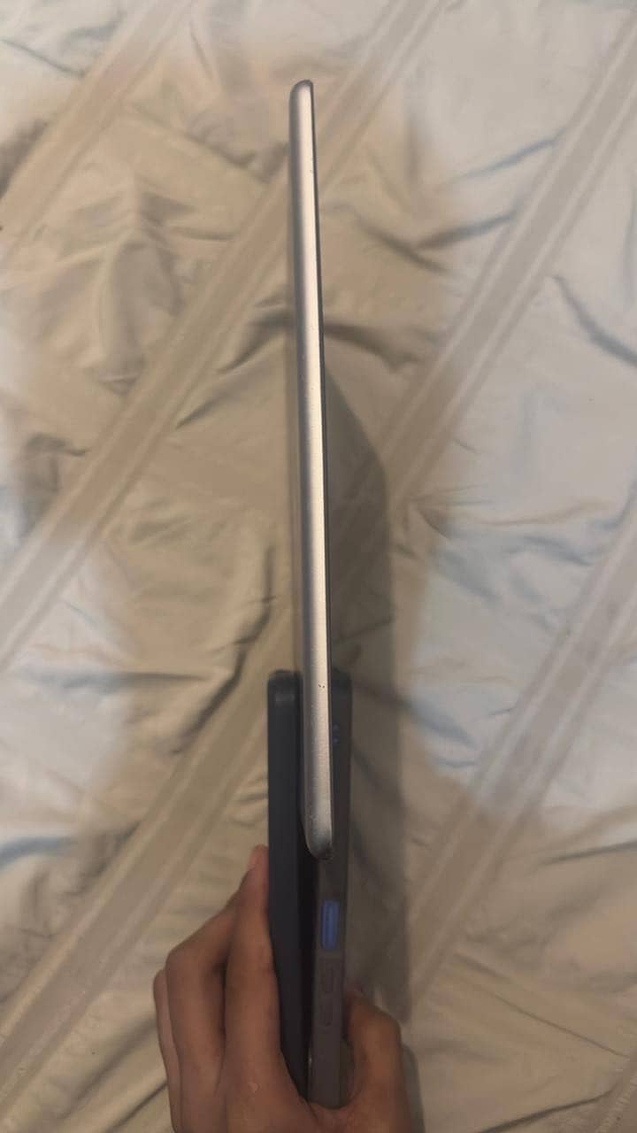 Ipad 6th generation 128gb 7