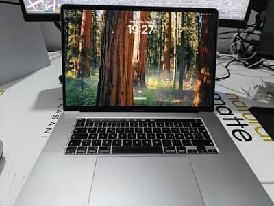 MacBook Pro 16” (2019) – i9 – 16GB RAM – 1TB SSD – Touch Bar