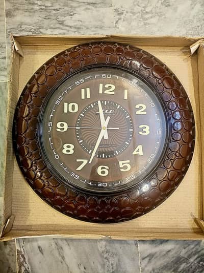 Stylish Brown Textured Round Wall Clock - Brand New Condition
