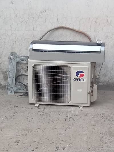 Gree inverter Ac 1 ton in excellent condition