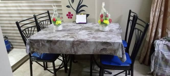 Dining table for sale