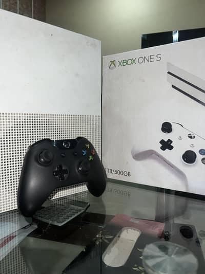 Xbox One S (1 TB)