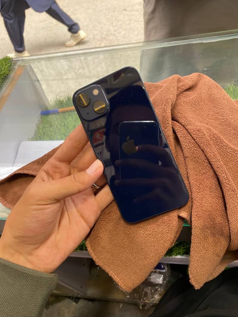 Apple iPhone 13 0