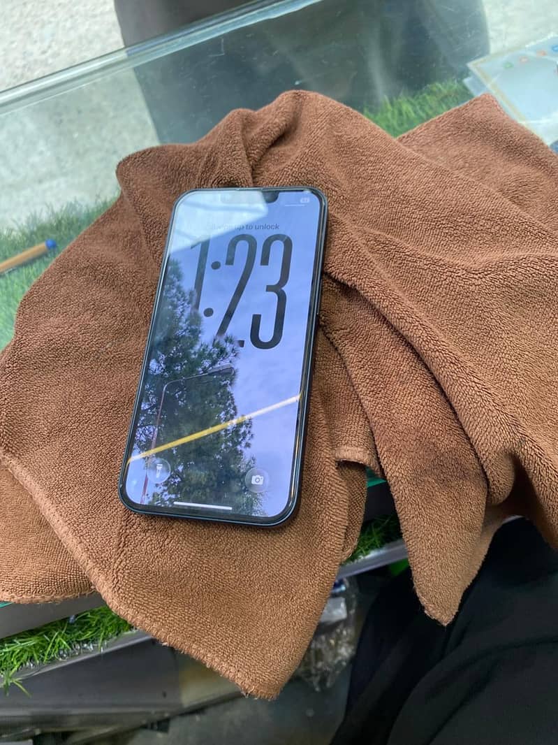 Apple iPhone 13 1