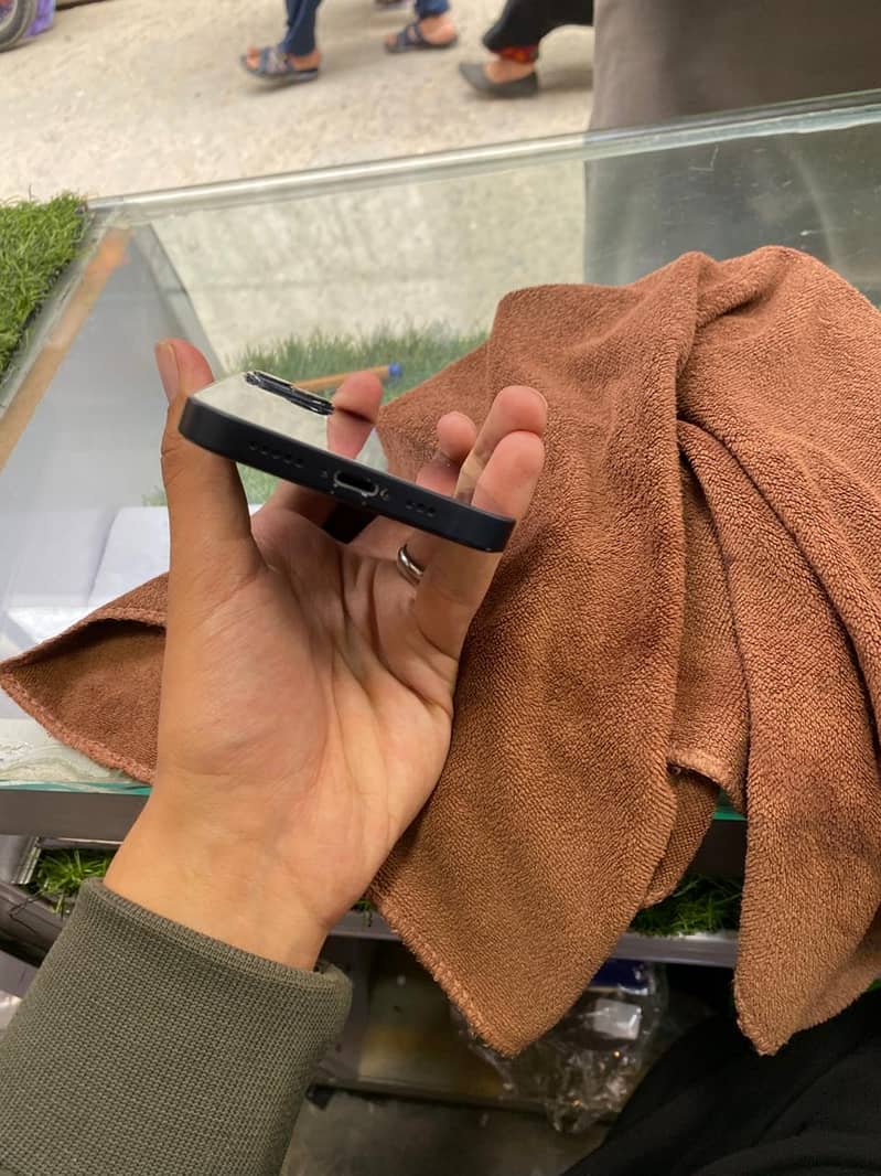 Apple iPhone 13 3