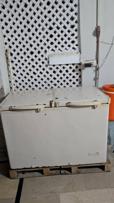 Dawlance deep freezer
