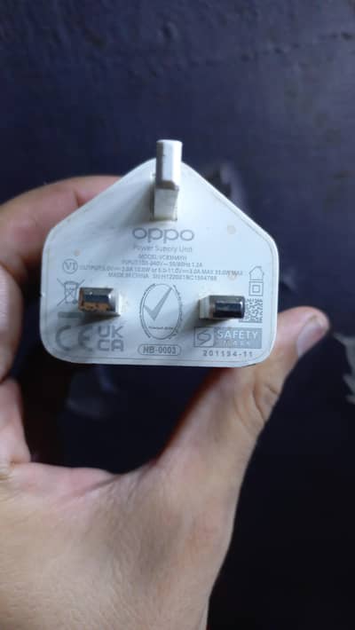 oppo 33w orignal fast charger ,, only adapter. . .
