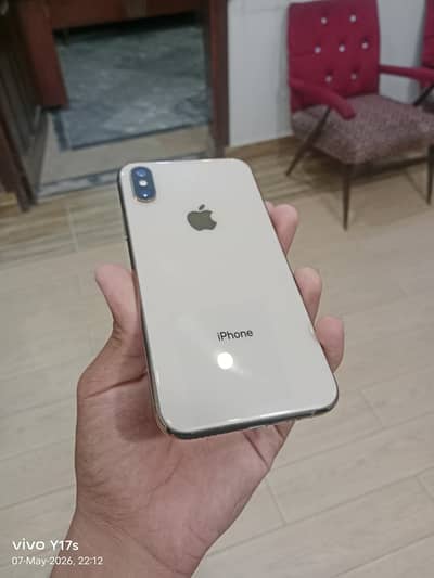iphone Xs . 256/GB contact me: 03297119113