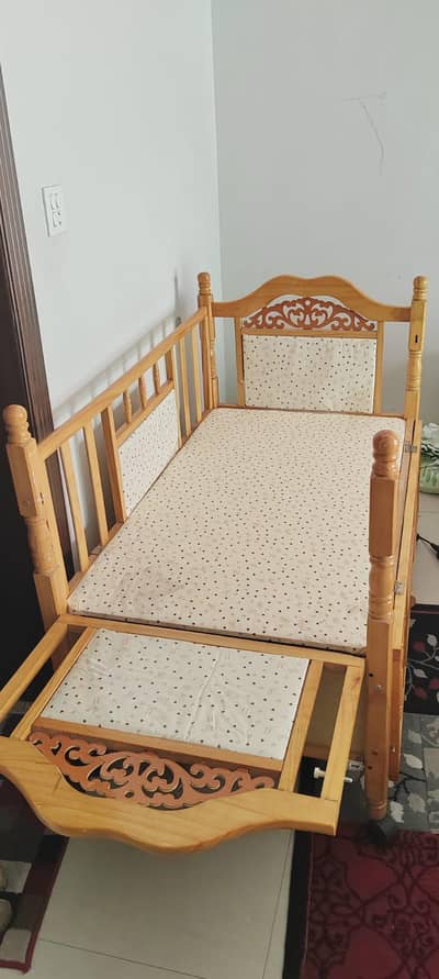 Wooden baby cot for sale in Lahore