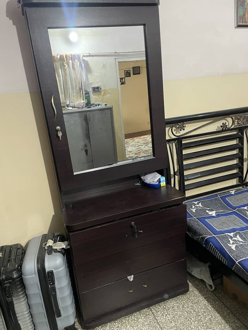 Dressing table 1