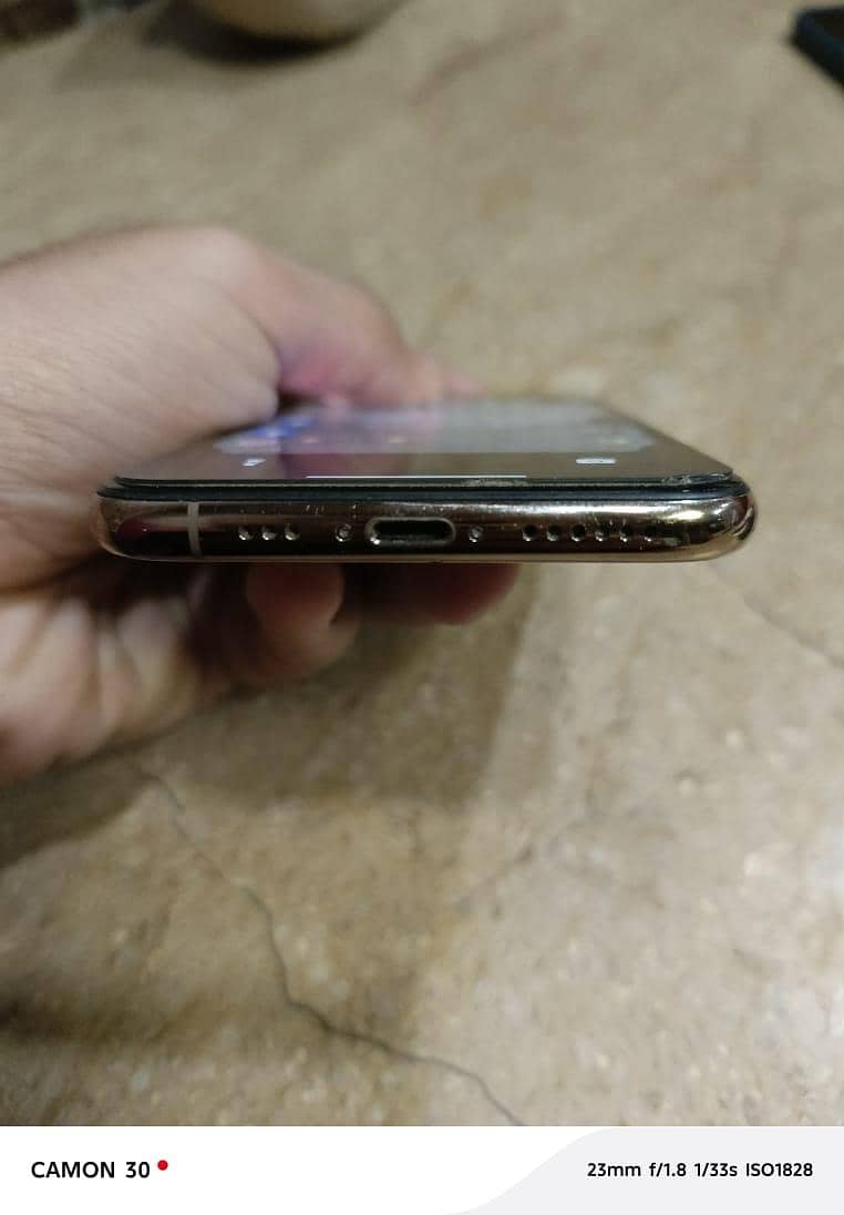 iPhone xs 4