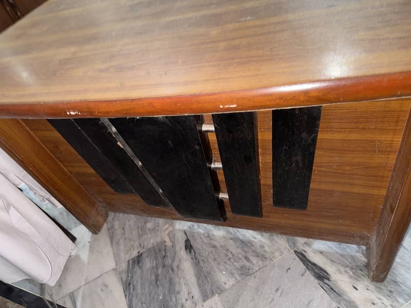 Computer table 1