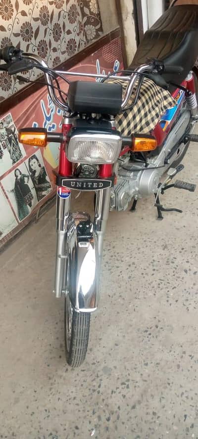 united bike hai new condition hai bilkul number nhi laga open voucher