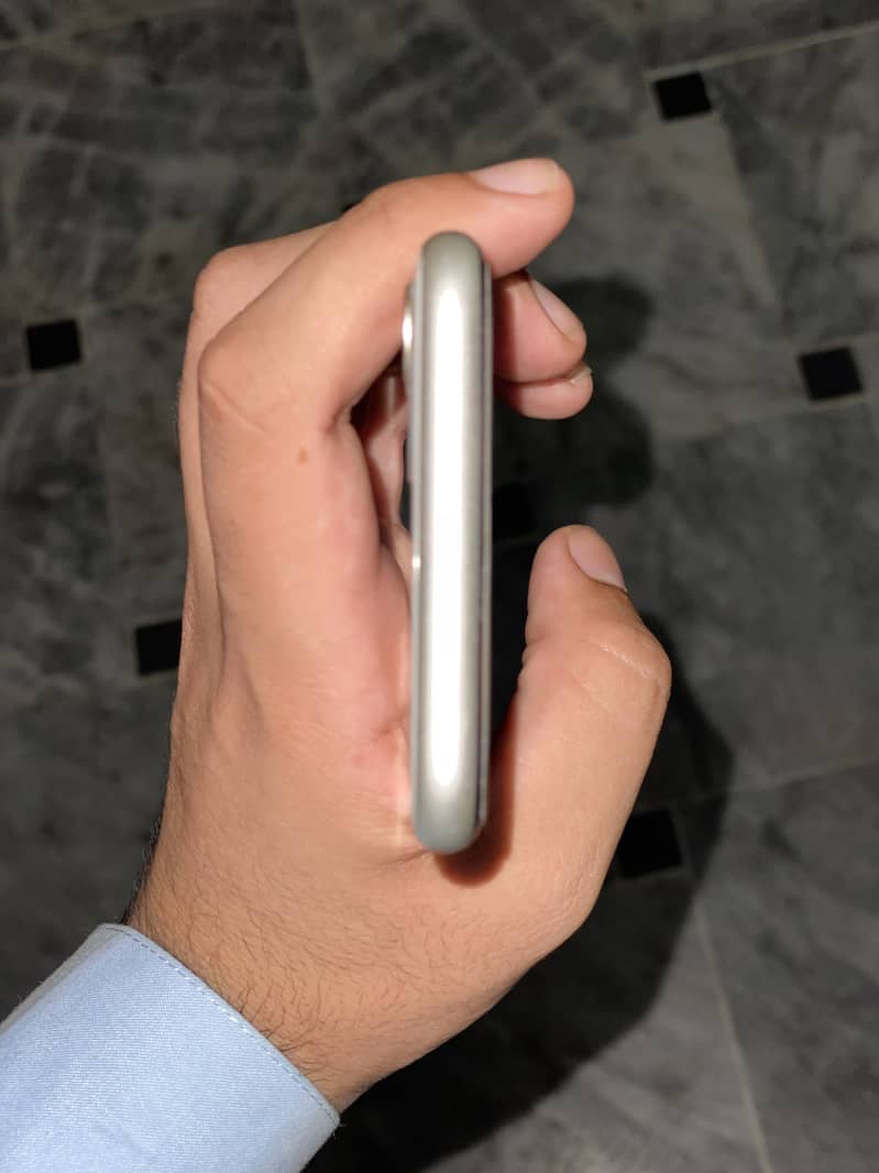 iPhone 11 2