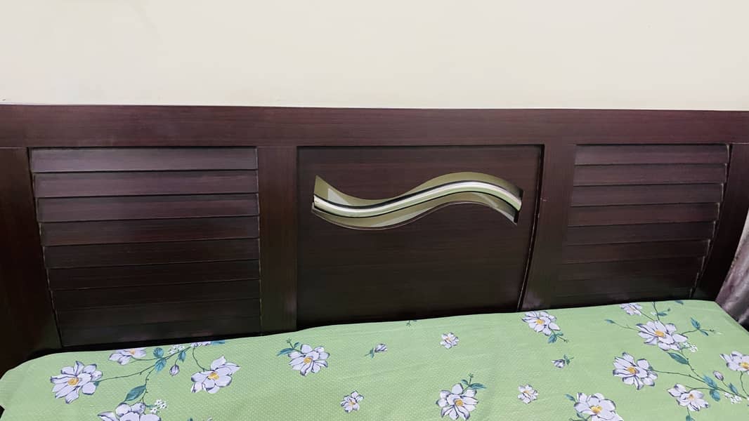 Queen Size Bed 0