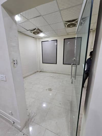Ground floor portion for rent 1000sqft in shahar e Faisal.