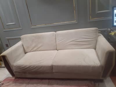 7 seater good condition 1 sofy k kapry mey masla hai