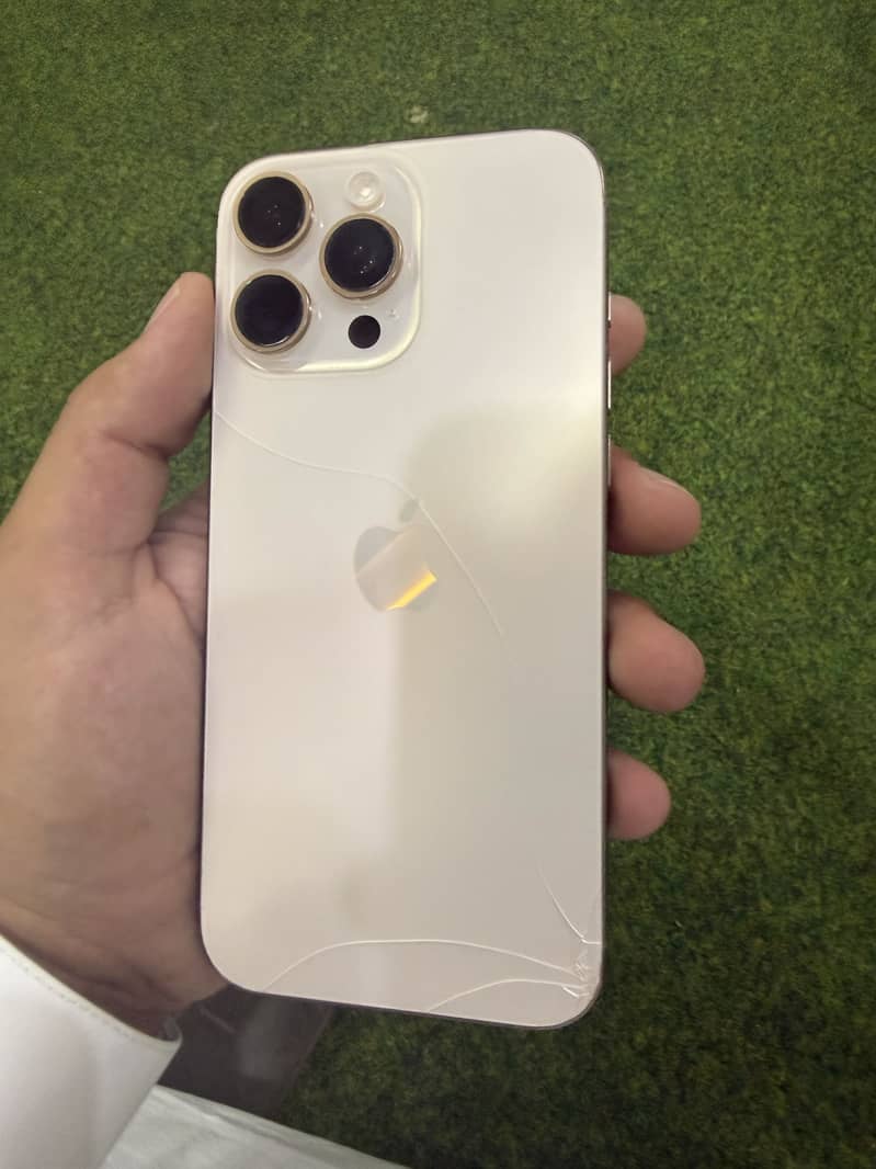 iPhone 16 Pro Max 3