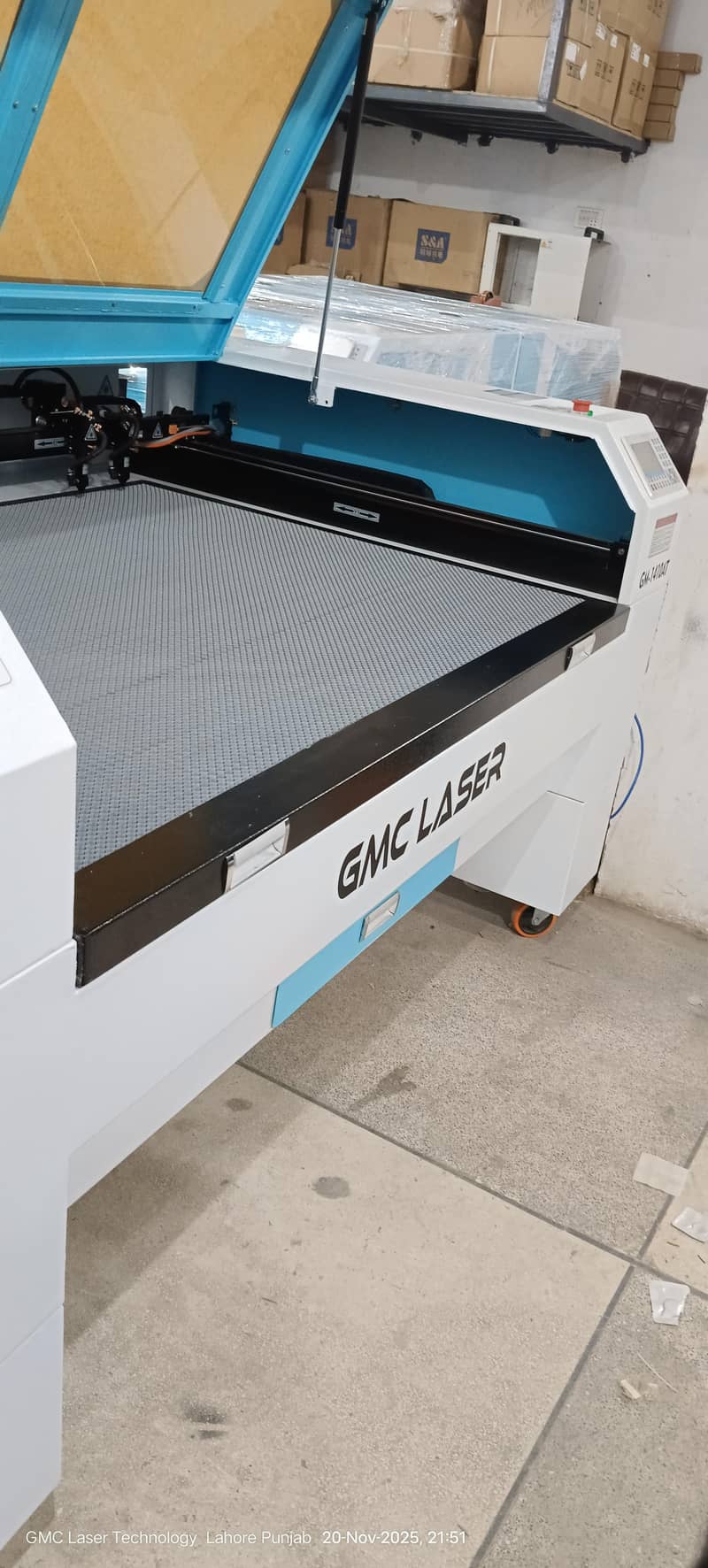 Laser cutting machine 4