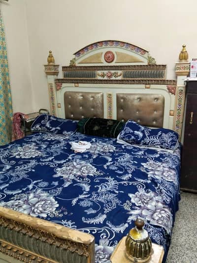 furniture bed mattress and dressing table