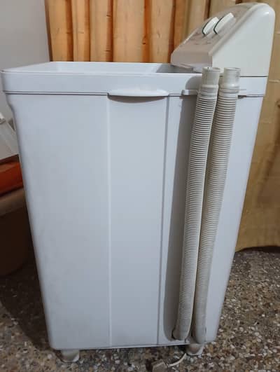 dawlence washing machine good condition neat and clean