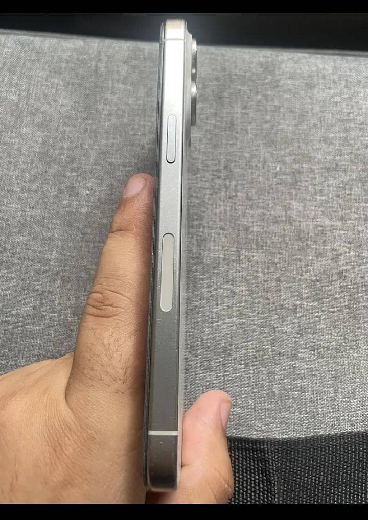 iphone 15 pro max 3
