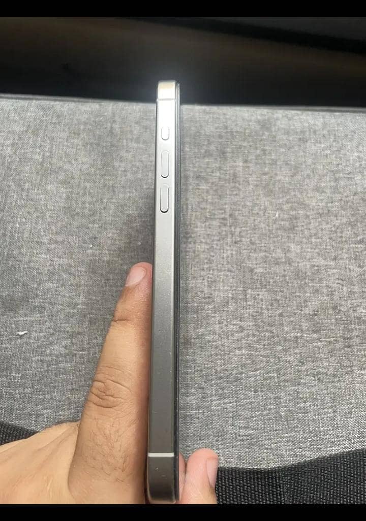 iphone 15 pro max 4