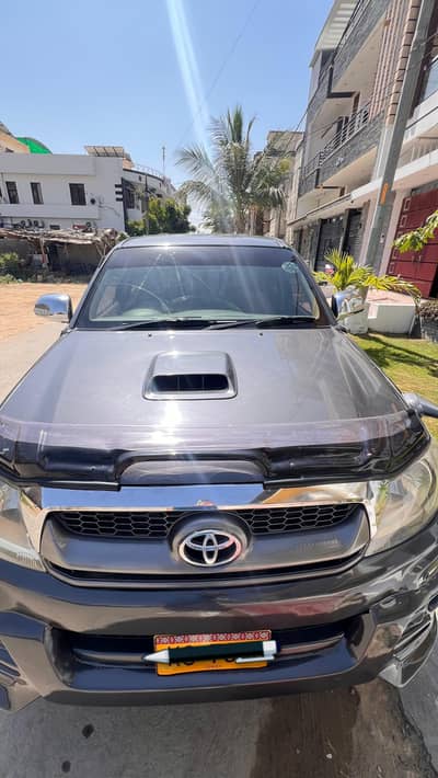 Toyota hilux vigo Thailand |2009 model |2013 registered |1peace touch