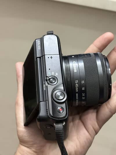 Canon M10 with lense 15-45 mm