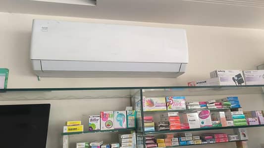 GREE INVERTOR AC FOR SALE IN EXCELLENT CONDITION