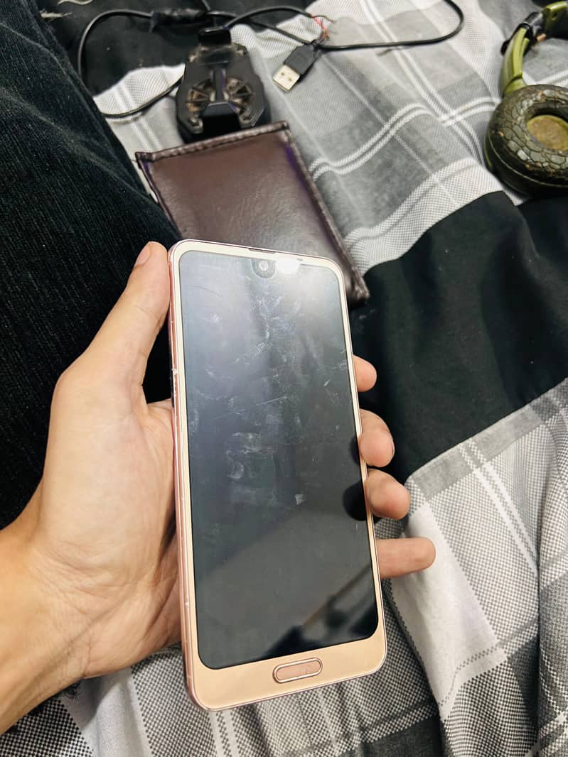 sharp Aquos r2 3