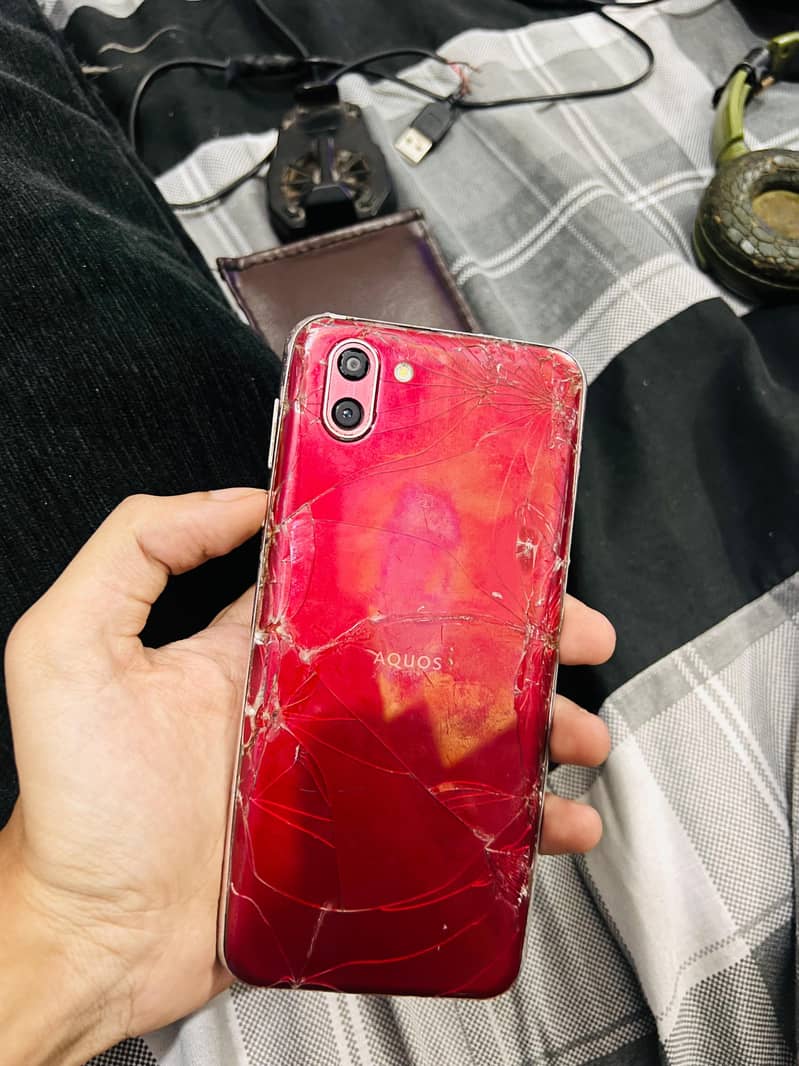 sharp Aquos r2 4