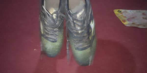 FOOTBALL SHOES