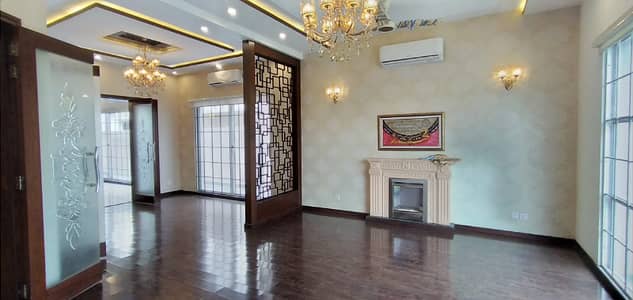 KANAL FULL HOUSE NEAR TO MARKET FOR RENT