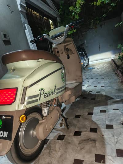 Scooty register hai all documents hain