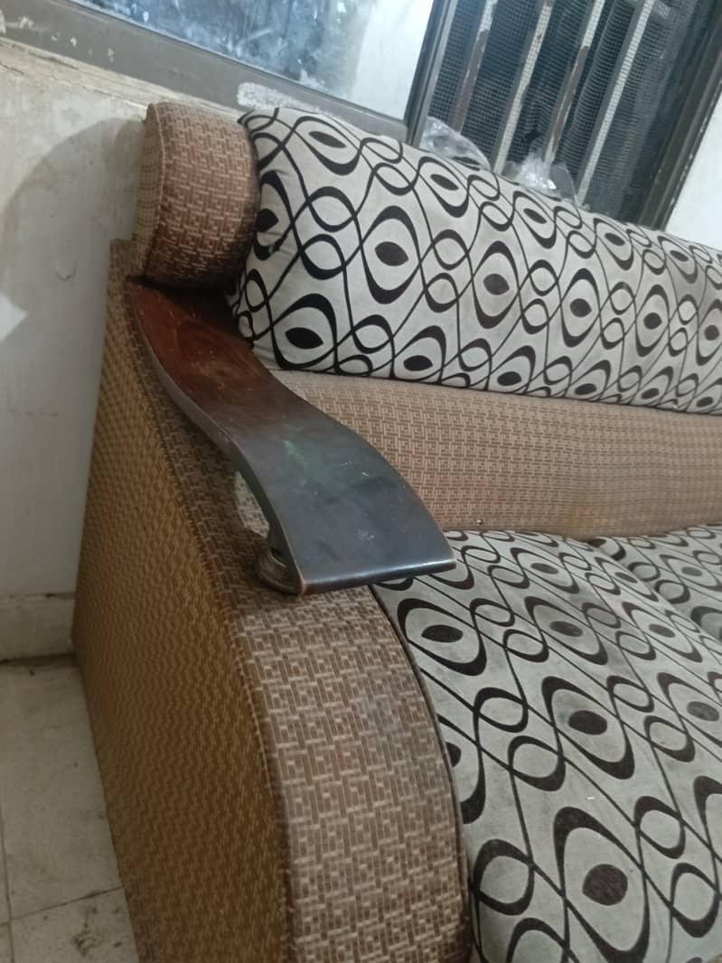 These are 2 sofas already used 0