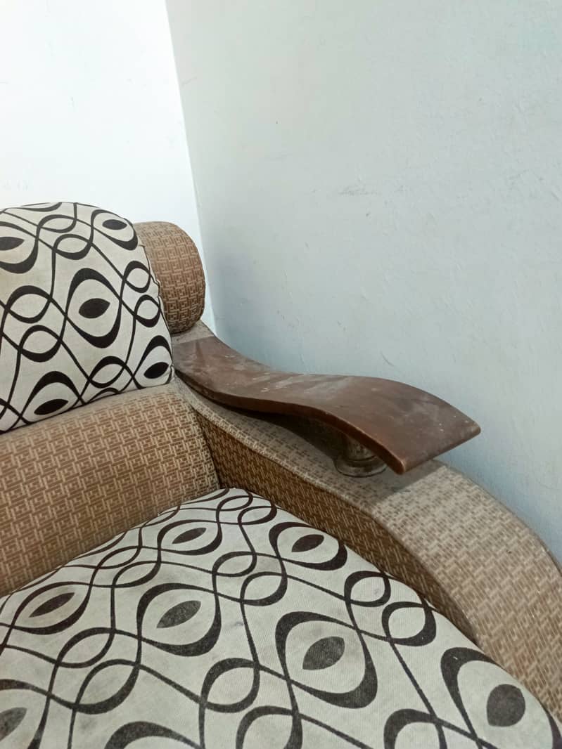These are 2 sofas already used 1