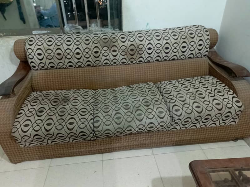 These are 2 sofas already used 2