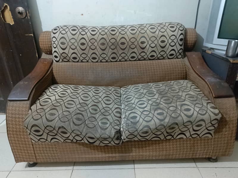 These are 2 sofas already used 4