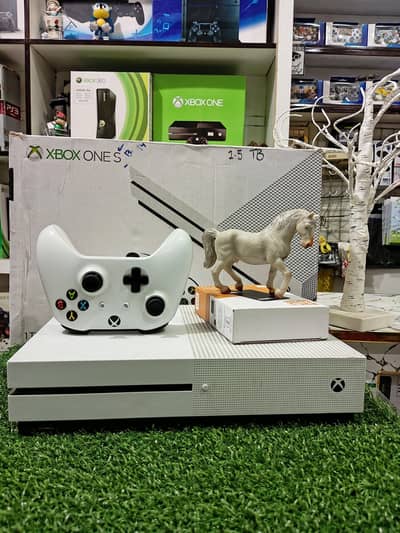 Xbox One S (1.5 Tb) 39 Games Installed