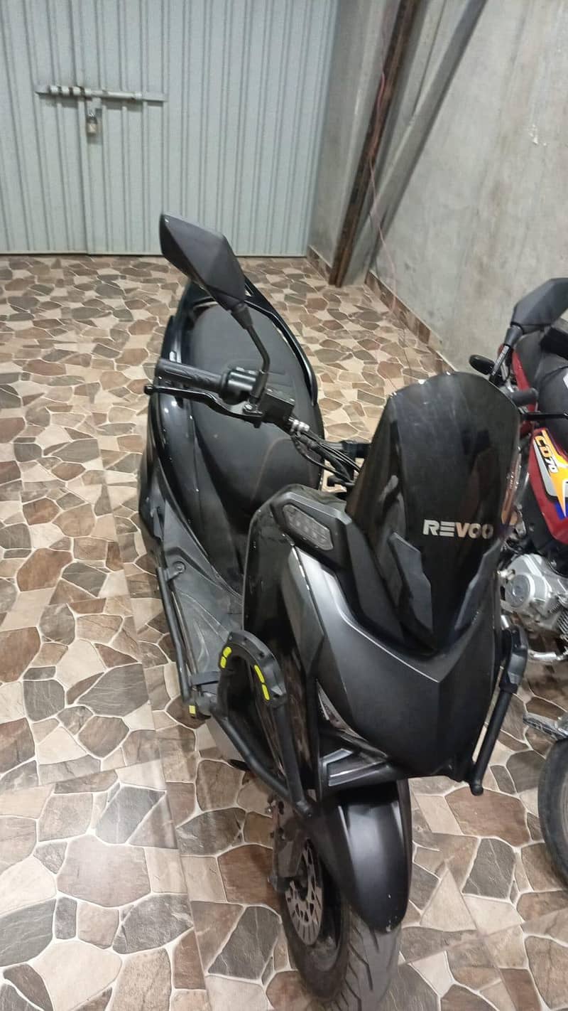 Revoo E 52 7