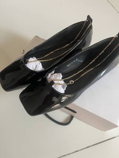 Ladies shoes