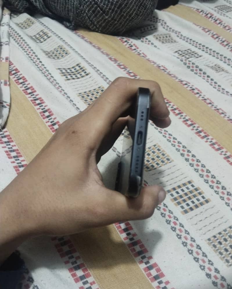 Apple iPhone 15 4