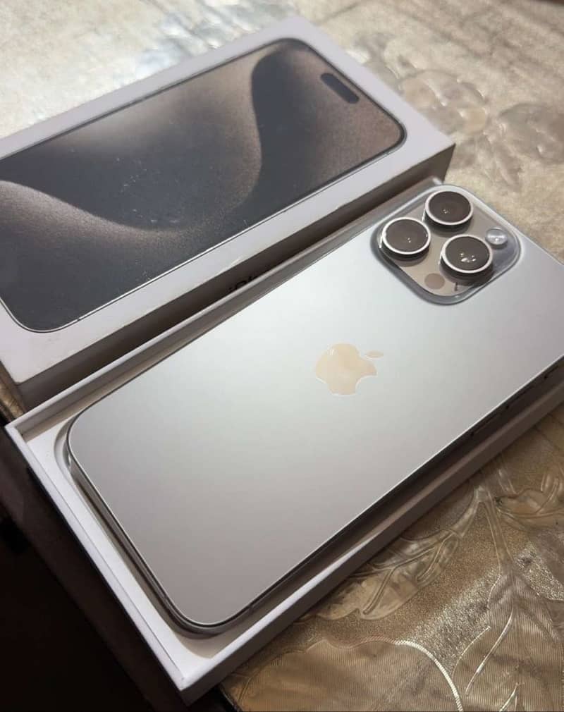 iPhone 15 pro max 0