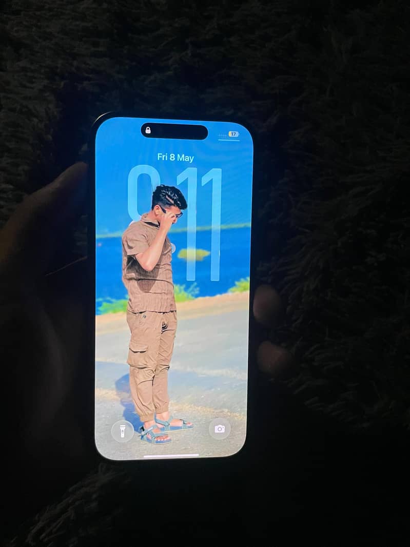 iPhone 16 pro 1