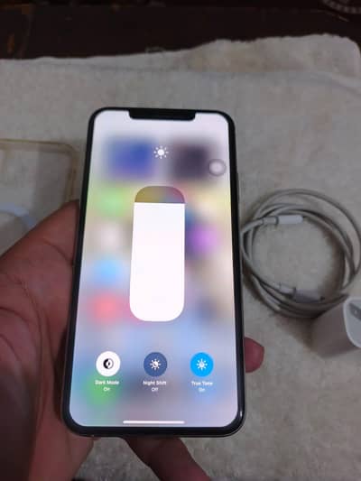 Iphone 11 pro max 256 GB ( 10/9 ) with waterpak