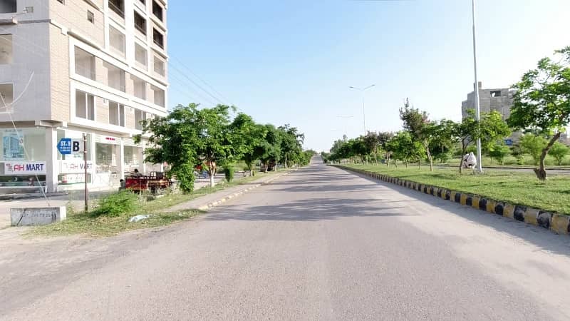 A Table Top Level Sun Facing Plot On 60 Ft Road 9